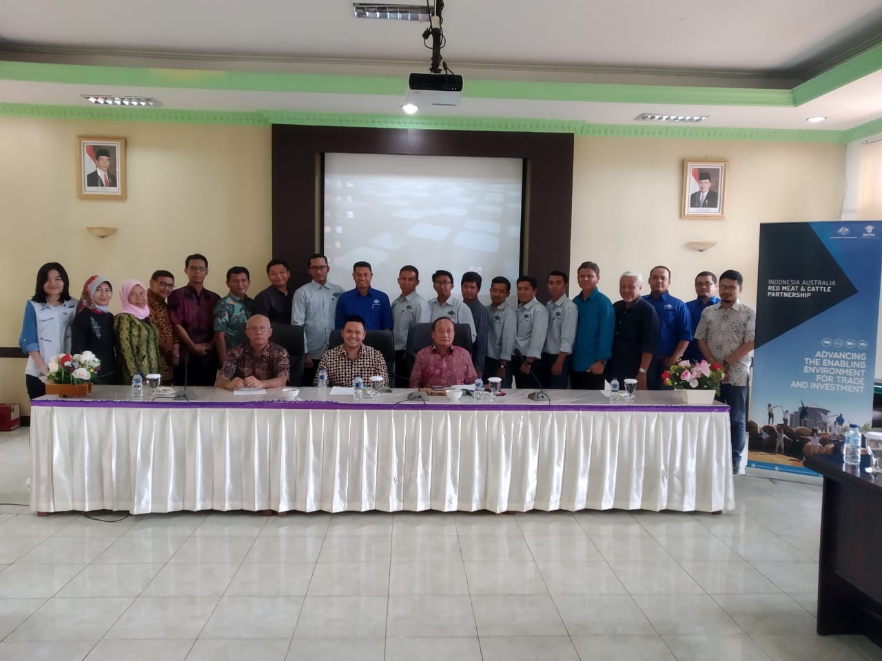 Participants of the assessment for Breeding Manager Competency Certification taking picture with the assessors from LSP-PI and representatives of GAPUSPINDO and the Partnership